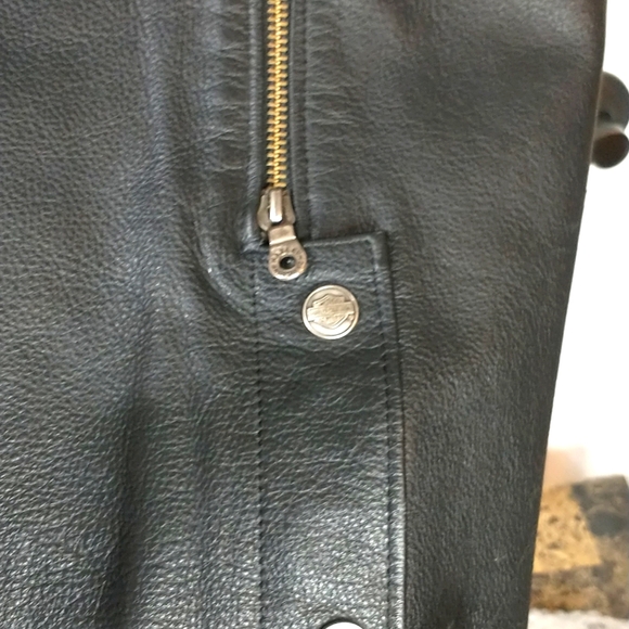 Genuine Harley Davidson leather chaps. Waist 36"-42" length 30". See pictures. - Picture 8 of 9